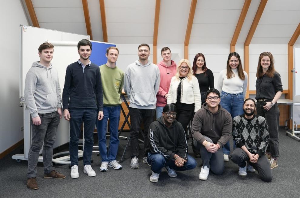 Gruppenbild mit den forschenden Studierenden