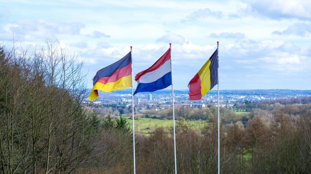 Dreiländereck Flaggen