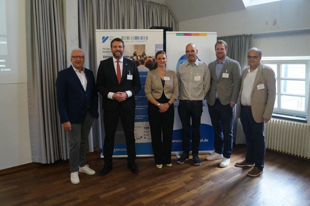 Eine Gruppe von Speakern beim Forum Mittelstand Niederrhein
