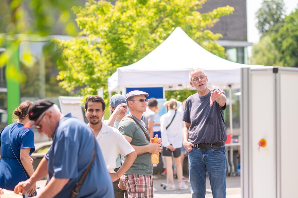 Tag der offenen Tür_Besucher auf dem Campus