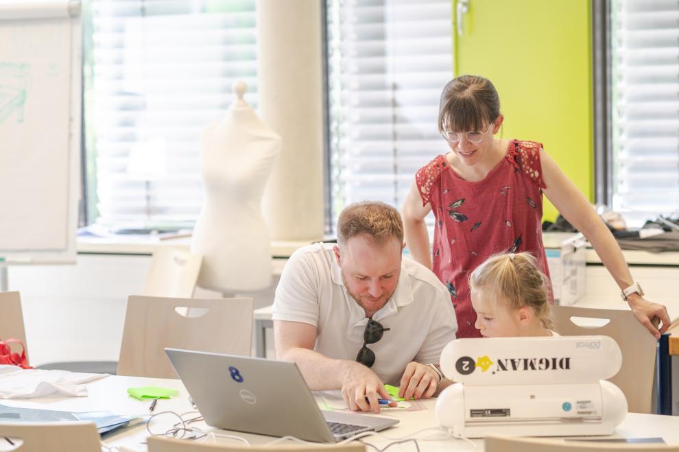 Tag der offenen Tür_Besucher im FabLab