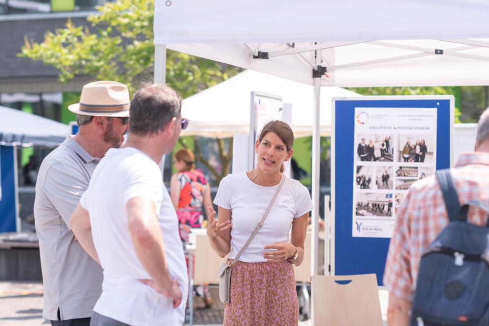 Tag der offenen Tür_Beratungsgespräch auf dem Campus