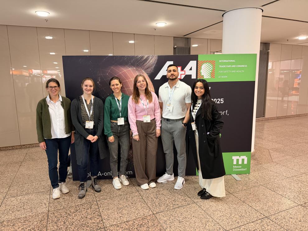 Studierende der Hochschule Rhein-Waal bei der A+A Messe