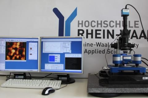 Abb. 1: Rasterkraftmikroskop (atomic force microscope) zur Vermessung von Nano-Strukturen.