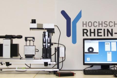 Abb. 3: Goniometer zur Messung von Flüssig-Feststoff-Interaktionen Computergesteuerte Dosiereinheit und softwarebasierte Analyse