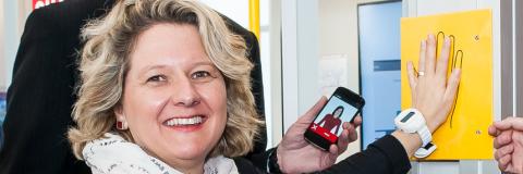 Wissenschaftsministerin Svenja Schulze besuchte das Projekt „Mobile – mobil im Leben“ auf der CeBIT 2015