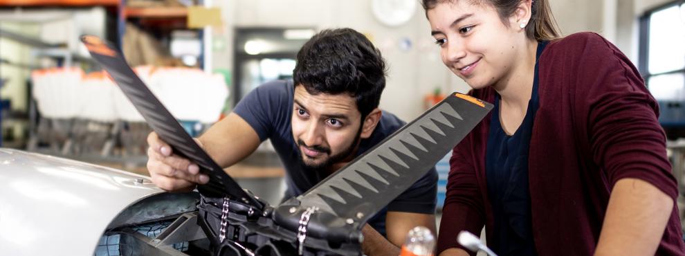 Biomaterials Science Studierende beim Experiment